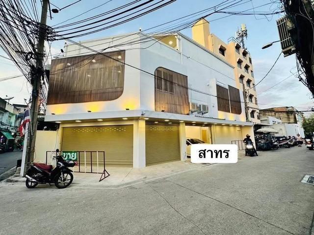 PB5689 ให้เช่าบ้าน สไตล์โมเดิร์น ย่านสาทร พระราม3 ซอยจันทร์32 จอดรถในบ้านได้ 1-2 คัน ทำเลใกล้ เอเชียทีค Central พระราม3
