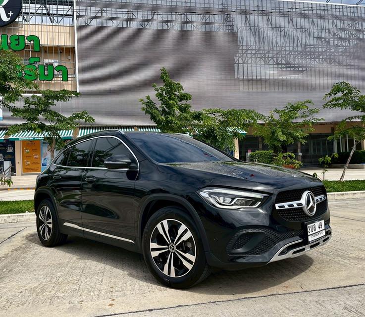 Benz GLA 200 Progressive (โฉมใหม่ล่าสุด)  ปี 2021 จด 23 สภาพใหม่มากๆ 