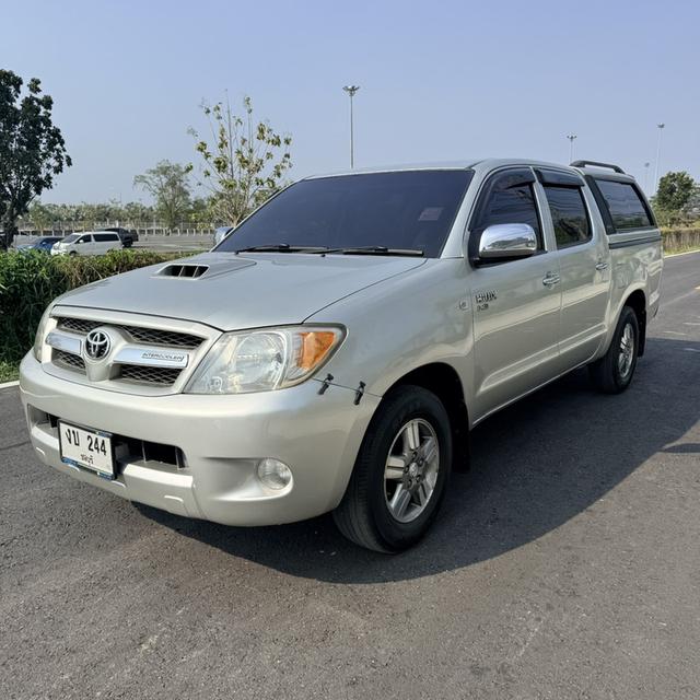 TOYOTA VIGO 4ประตู 2.5E 2005 ✅ไม่มีชน ไม่มีน้ำท่วม ไม่แก็ส ✅เครื่องดีเซล เกียร์ช่วงล่างเยี่ยม ✅จอแอนดรอย หลังคาแครี่บอย ✅รถสะอาดพร้อมใช้ เล่มสวยพร้อมโ รูปที่ 3