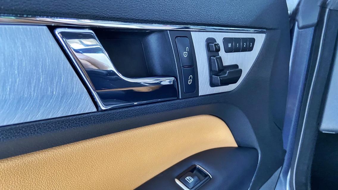 Mercedes-Benz E250CGI Coupe  7