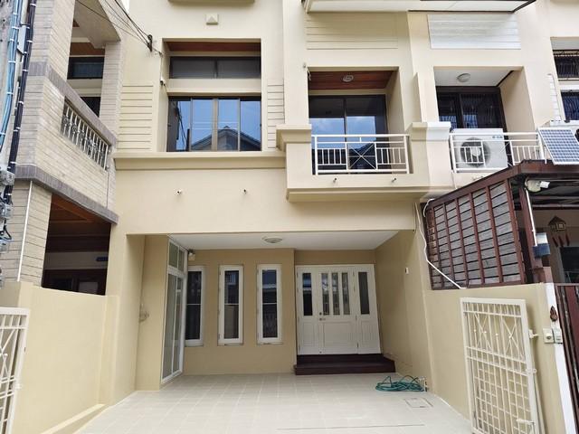 ขายทาว์นโฮม3ชั้น ซ.สหการประมูล 27ตร.ว. รีโนเวทใหม่ พร้อมอยู่ ForSale3-Story Townhome near Regents International School 2