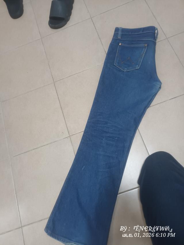 กางเกง ยีนส์ Wrangler แท้  ขาม้า ผ้าหนังไก่ เอว31-32