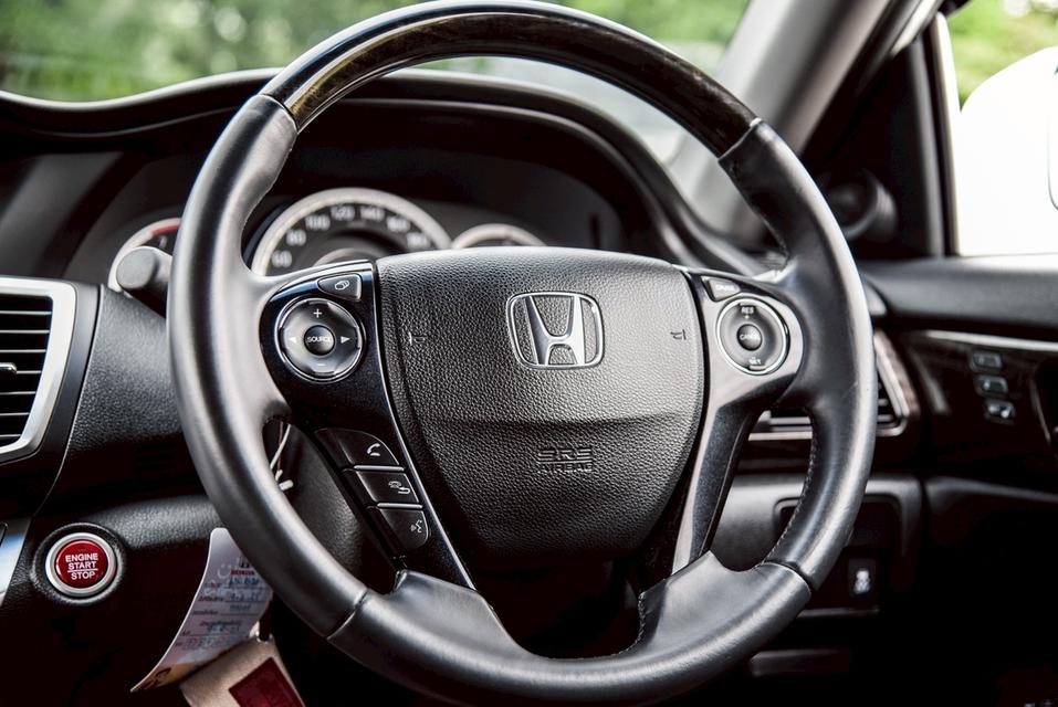 รหัสรถ CBL8674 Honda Accord 2.0 E AT 2017 12