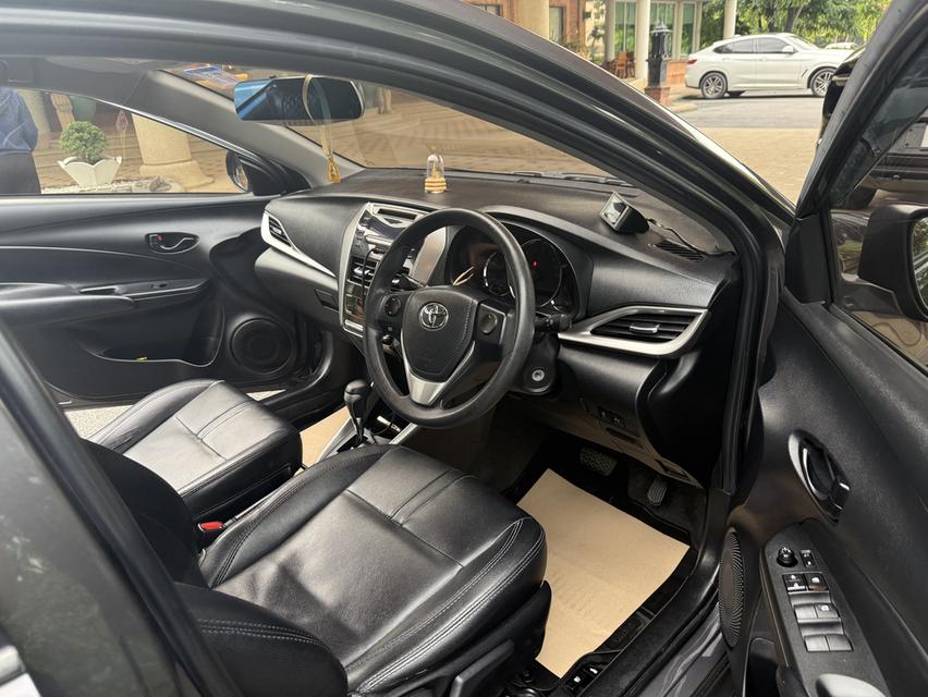 Toyota yaris ativ 1.2E 10