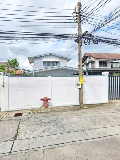 ซ.ประชาชื่น 1-8 มจพ. 4.5 กม. MRTบางซื่อ1.5 กม. 3-4นอน 60ตรว. 200ตรม. สะพาน99 450ม. บ้านเดี่ยว 2ชั้น 2น้ำ เกทเวย์ แอท บาง 1