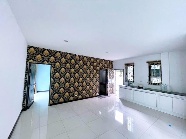 เช่าบ้านใหม่ 3ชั้น+ดาดฟ้า 74 ตร.วา. 294 ตร.ม. เดอะ เซอร์เคิล ราชพฤกษ์ 1.4 กม. ตลาดน้ำตลิ่งชัน 900 ม.MRT บางขุนนนท์ 3.2 ก