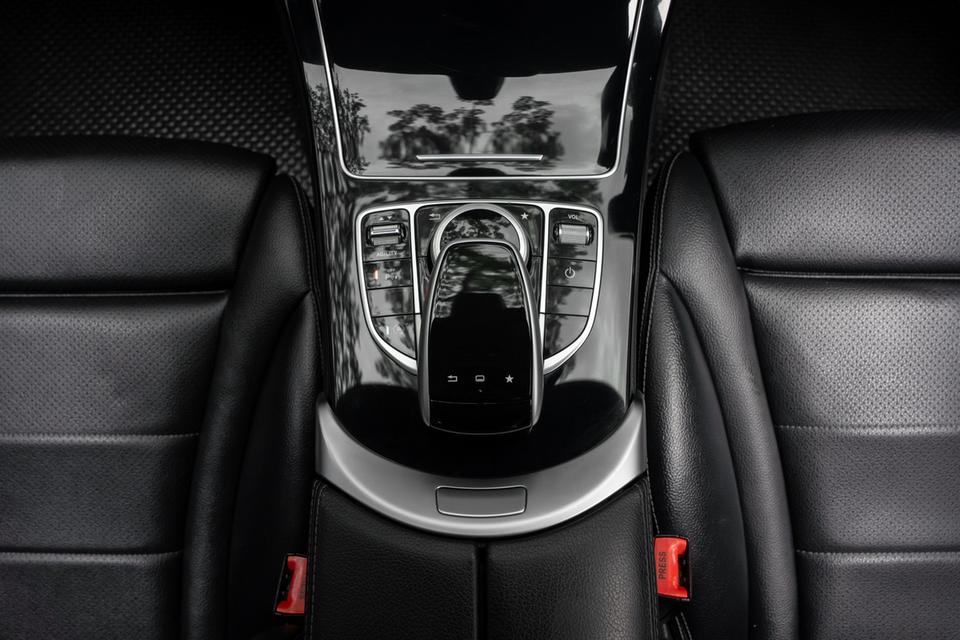“Mercedes-Benz C200 Avantgarde” ปี 2015 รูปที่ 14