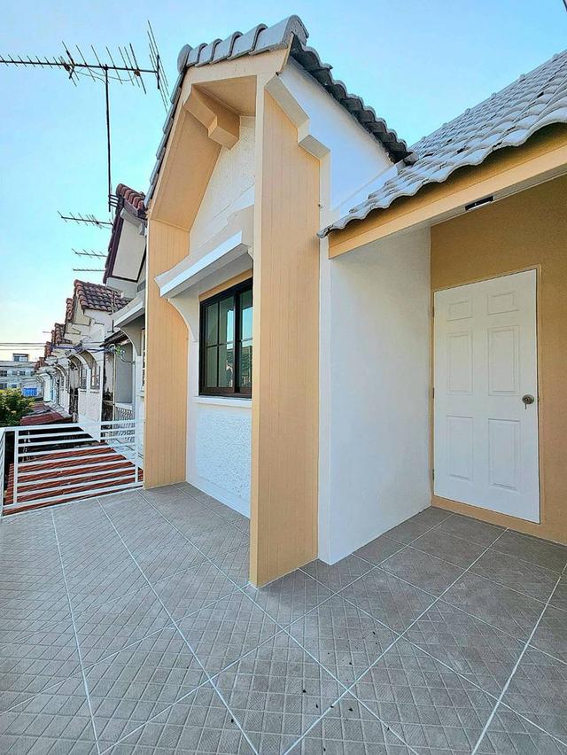 หมู่บ้านบัวทองธานี ฝั่งตรงข้ามสมบัติบุรี 18