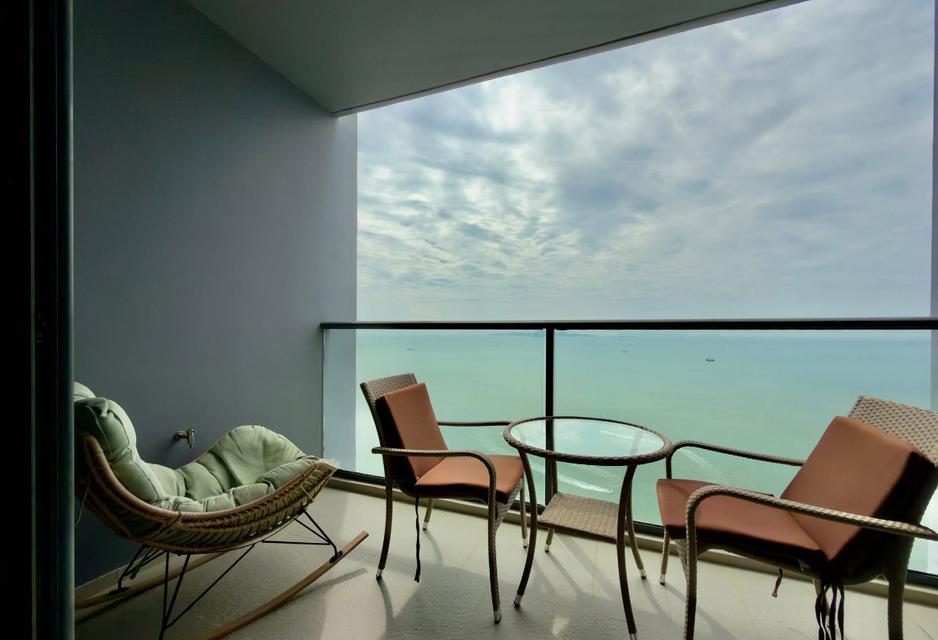 Beach front condoZIRE WONGAMAT Pattaya 1