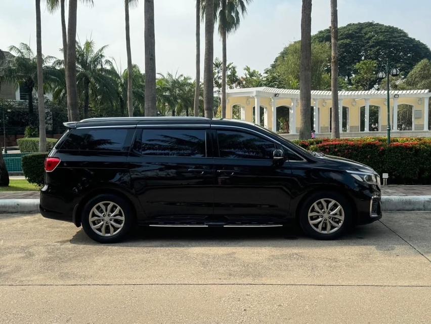 Kia Grand Carnival EX สีดำ ปี 2018 3