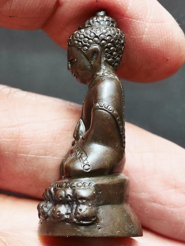 พระกริ่งใหญ่ ก้นถ้วย เนื้อสำริด..เก่า เดิมๆ สวยแชมป์ 8