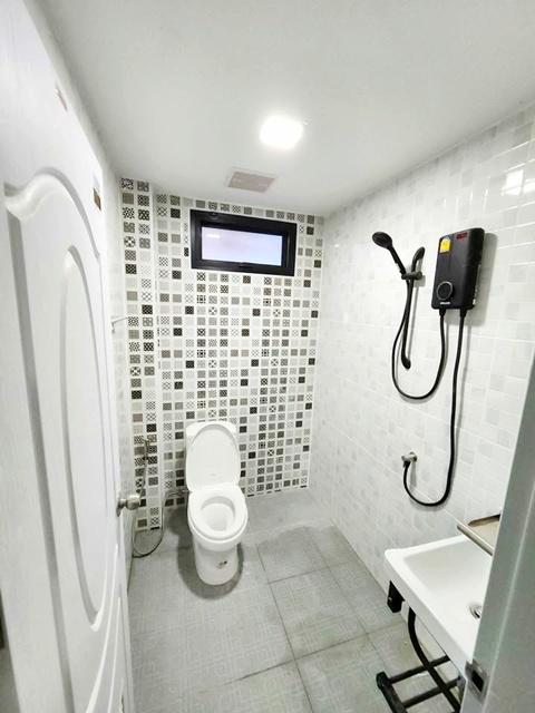 MRT ศรีด่าน 900 ม. 4 นอน แจส เออเบิร์น ศรีนครินทร์ 1 กม.ให้เช่าบ้านเดี่ยว บ้านใหม่ 2 ชั้น พร้อมเฟอร์ฯ 8