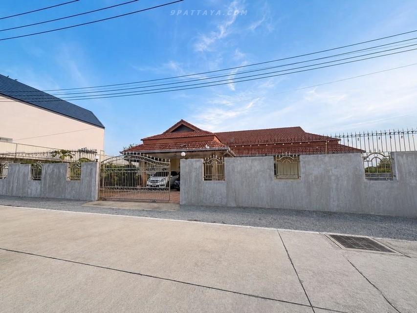 For Sale — Detached House with Private Pool near Pattaya Crocodile Farm• Single-storey detached house• Land size: 400 sq.wah / 1 rai• 3 bedrooms 7