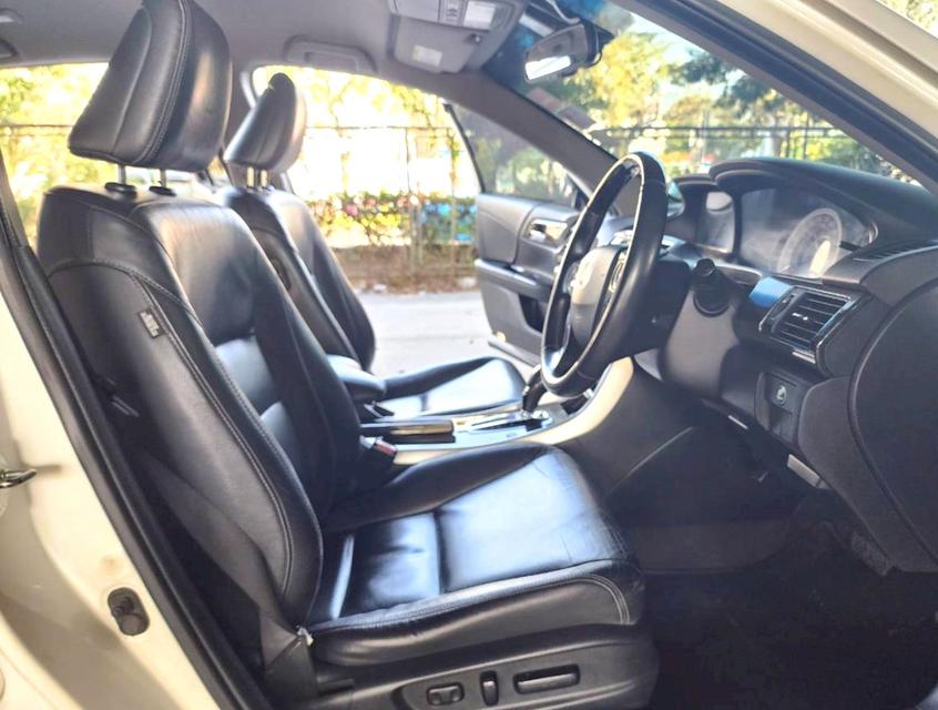 ขายรถ Honda Accord 2.0E ปี 2013 สีขาว เกียร์ออโต้ รูปที่ 9