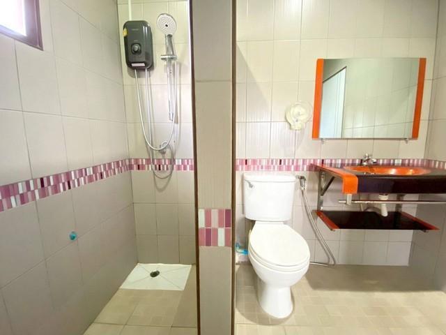 ให้เช่าบ้านโมเดิร์น2ชั้น 100ตรว. 5นอน3น้ำ เช่าลดเหลือ 23,000บ. เฟอร์ครบ เลี้ยงสัตว์ได้ แยกกองทราย บ้านจินดาวิลล่า ต.หนอง 7