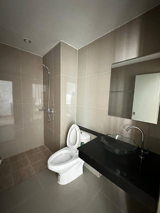 The Grand  Jomtien beach Pattaya  For rent  1 bedroom  1 bathroom  Size 25 sqm.  Building A, Floor 21 Fully furnished  new set .  Rent 10,000 baht/M 15