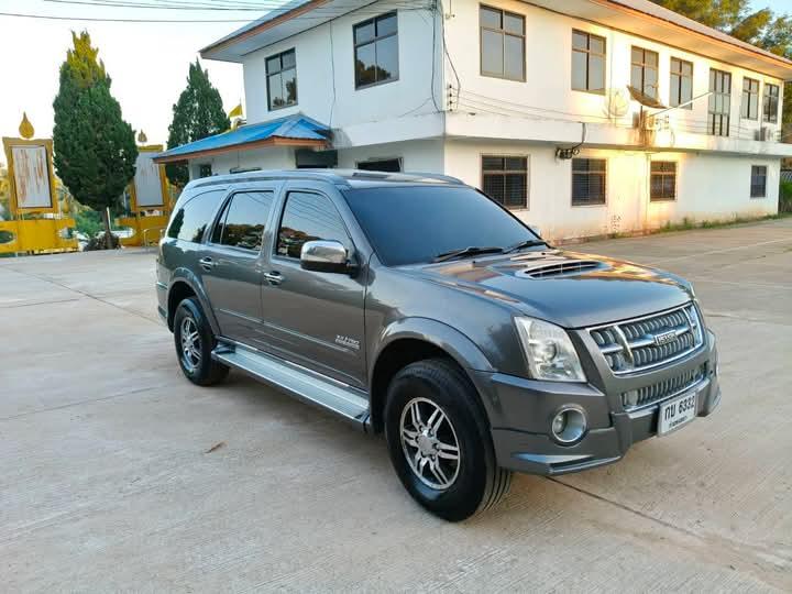 Isuzu MU-7 ปี 2010 3