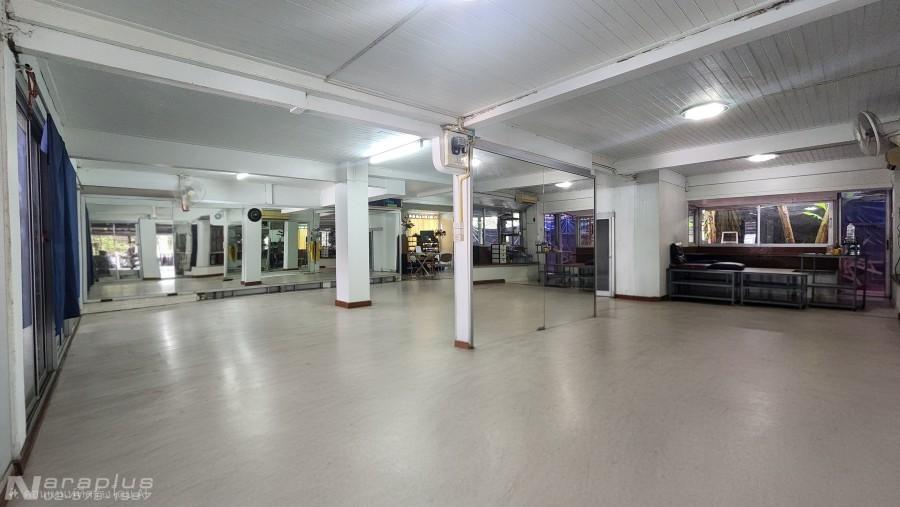 68121188 : ขายบ้านเดี่ยว 2 ชั้น พร้อมสวนลอยฟ้า สามารถทำธุรกิจร้านอาหารได้ ขนาด 75  ตารางวา  หมู่บ้าน สีวลี 5