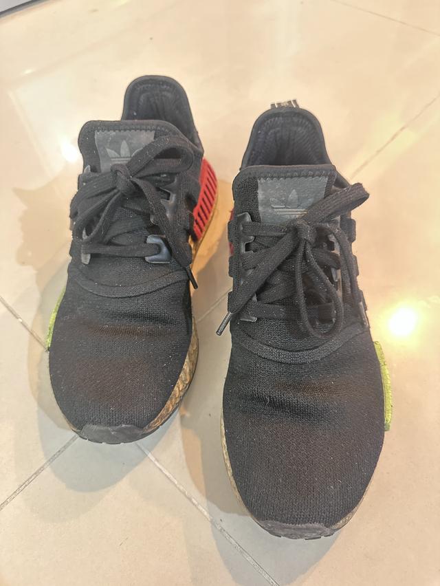 รองเท้ามือ2 ADIDAS NMD_R1