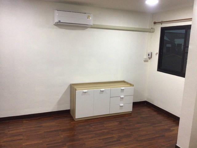 ให้เช่าบ้านเดี่ยว 2 ชั้น 4 ห้องนอน ย่านเลียบด่วน ลาดพร้าว 71 ซอยสังคมสงเคราะห์ พร้อมเฟอร์นิเจอร์ เหมาะอยู่อาศัย