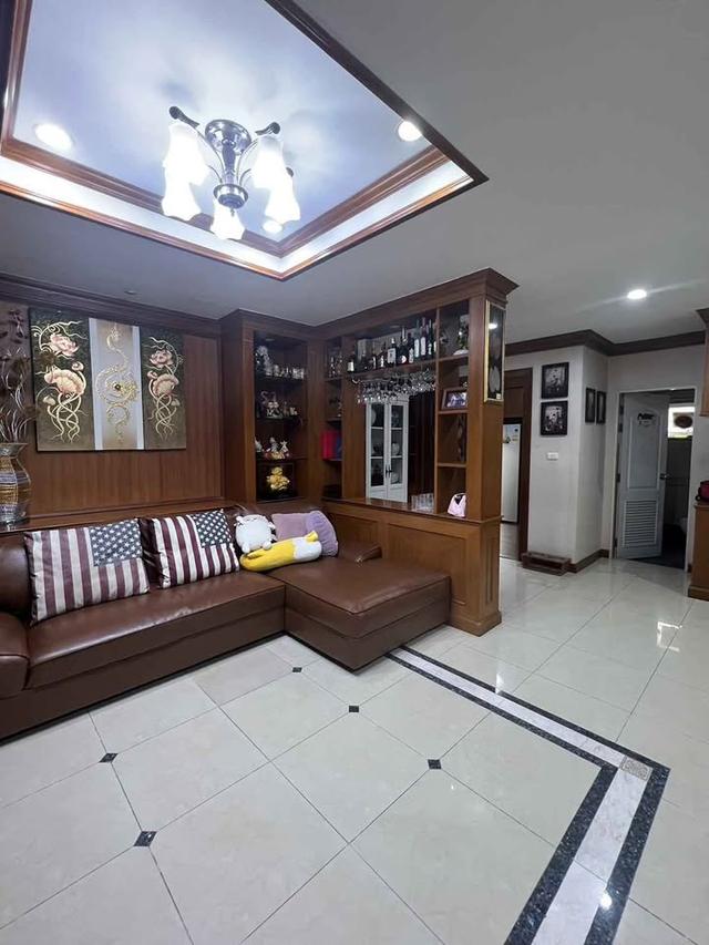 ขายบ้านเดี่ยว ใกล้เซ็นทรัลเวสต์วิลล์ หมู่บ้านเบญญาภา-ปิ่นเกล้า ทำเล ราชพฤกษ์-สาทร หลังริม 75 ตรว. พื้นที่ใช้สอยประมาณ 280 ตรม. 4 นอน / 4 น้ำ / 4