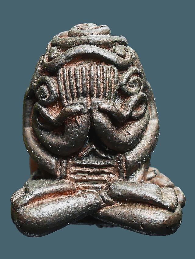 พระปิดตาอุตตโม เนื้อนวะ หลวงปู่ทิม วัดละหารไร่ ปี 2518...เก่า เดิมๆ สวยแชมป์ รูปที่ 2