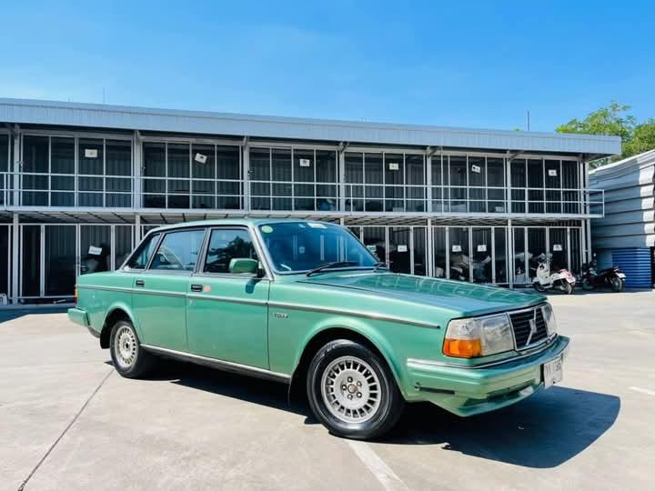 ขาย Volvo 244 สีเขียว 3