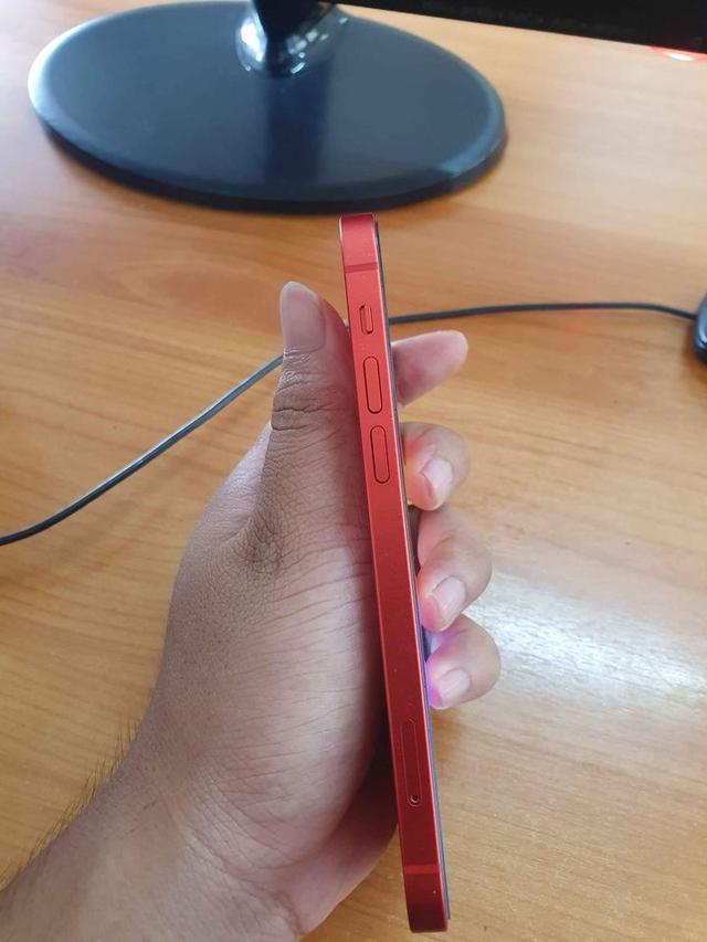 iPhone 12 สีแดง 4