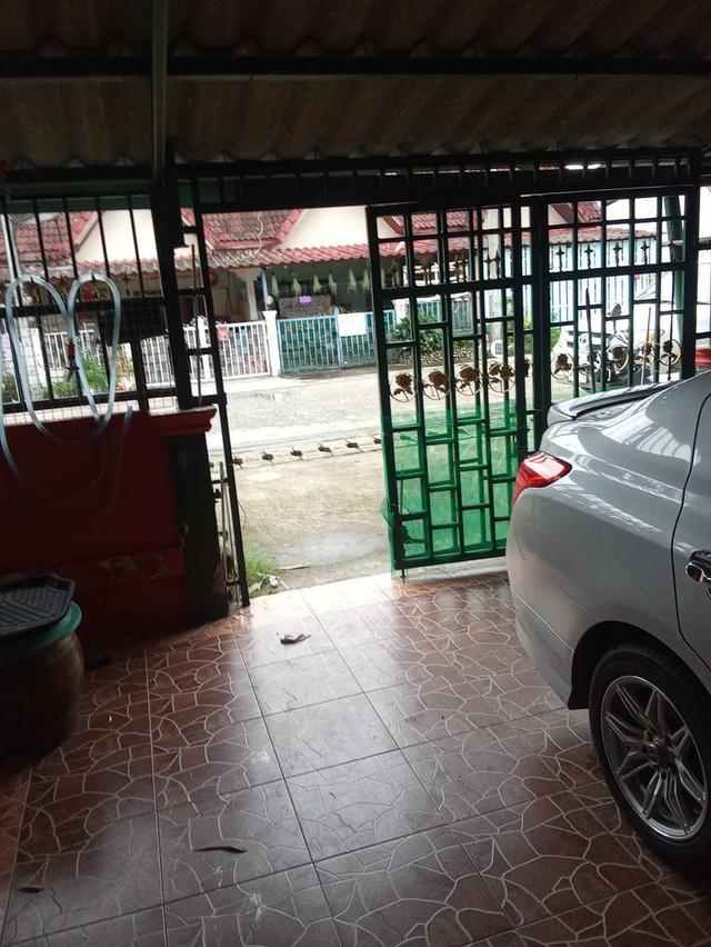 ขายด่วนทาวน์เฮ้าส์ชั้นเดียว บ้านอยู่ด่านนอกสะเดา อ.สะเดา จ.สงขลา ใกล้ศุลกากรสะเดา ซอยธนพัฒน์ 2 2 ห้องนอน 1 ห้องน้ำ 1 ห้องครัว ราคา 800000 บาท