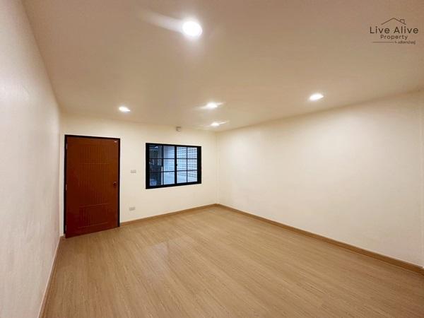 ขายทาวน์เฮาส์ 2 ชั้น NexHaus44 ปากซอยอ่อนนุช 44 เดินทางเข้าโซนทองหล่อ พระราม 9 รีโนเวทใหม่ทั้งหลัง พร้อมเข้าอยู่ โทร 085-826-6936 6