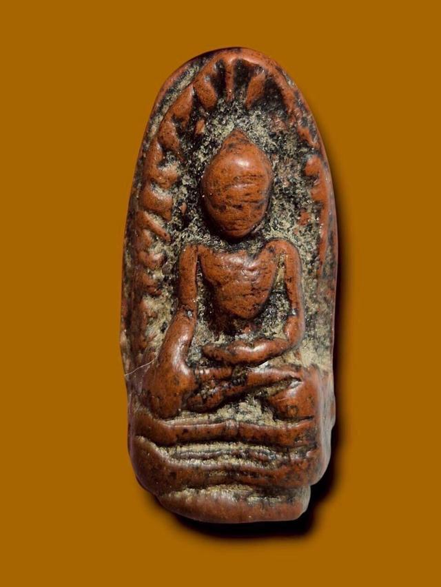 พระรอด เปิดให้บูชาจ้า