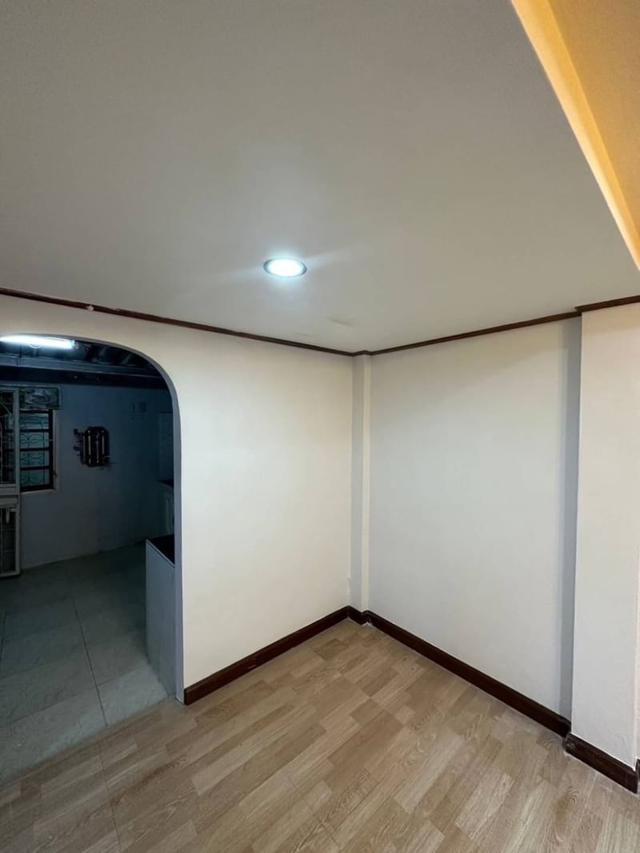 ขาย : ทาวน์เฮ้าส์ 2 ชั้น บ้านเนื้อที่ 22 ตรว. ประชาชื่น ซอยประชาชื่นนนทบุรี 8