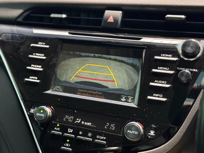 TOYOTA. CAMRY  Sedan 4dr SA 8sp FWD 2.5 G  Y2020. สีขาว 18