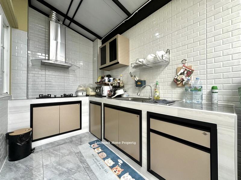 LM24-0318 ขายขาดทุน ทาวน์เฮ้าส์ 2 ชั้น โกลเด้นทาวน์ 3 พันท้ายนรสิงห์ เนื้อที่ 16.3 ตรว 3นอน 2น้ำ 5