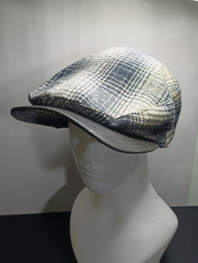 หมวกติงลี่ Le-vi's ทรง Newsboy ผ้าลายตาราง ปีกหนังแท้ รอบหัว 58 cm มือสองสภาพสวย