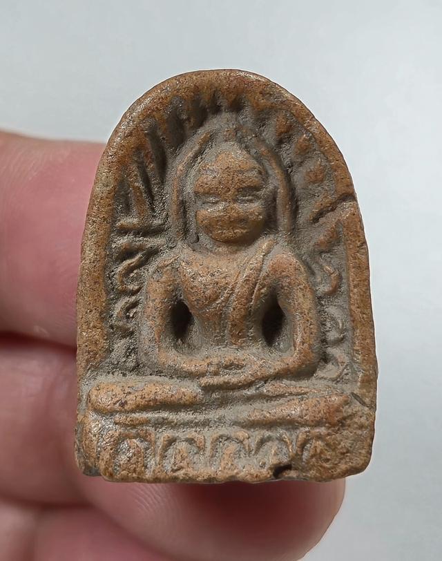พระซุ้มกอพิมพ์ใหญ่ องค์ละ 50 ค่ะ (รหัส008)