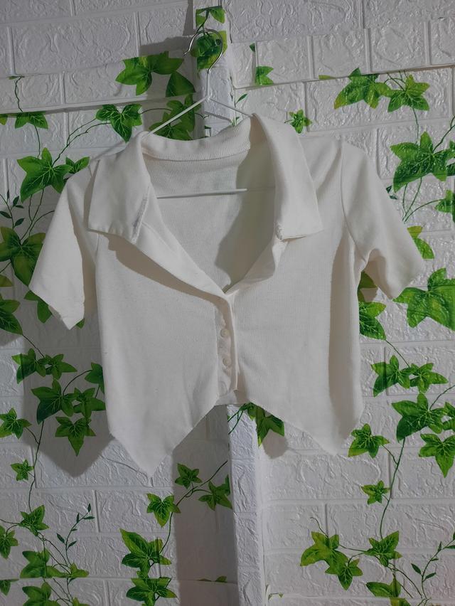 ปล่อยต่อเสื้อผ้ามือสอง