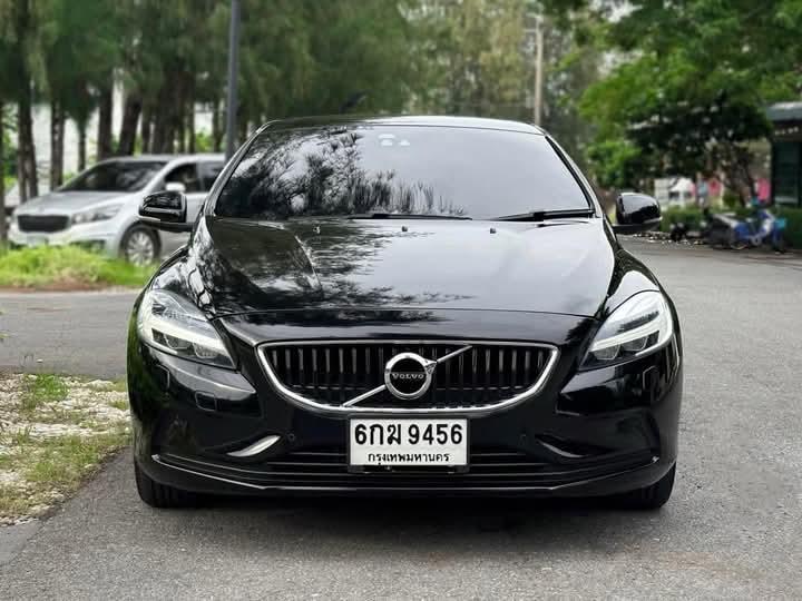 Volvo V40 สีดำ 5