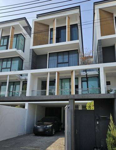 ขายทาวน์โฮม 3.5 ชั้น โครงการแกลม ลาดพร้าว 71 ซอยสตรีวิทยา 2 ใกล้ mrt ลาดพร้าว 1