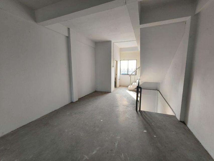 ให้เช่าหรือขาย อาคารพาณิชย์ 4 ชั้น 2 คูหา  คูหาละ 20 ตร.ว. ติดถนนเศรษฐกิจ 1 ตำบลนาดี เมืองสมุทรสาคร  9