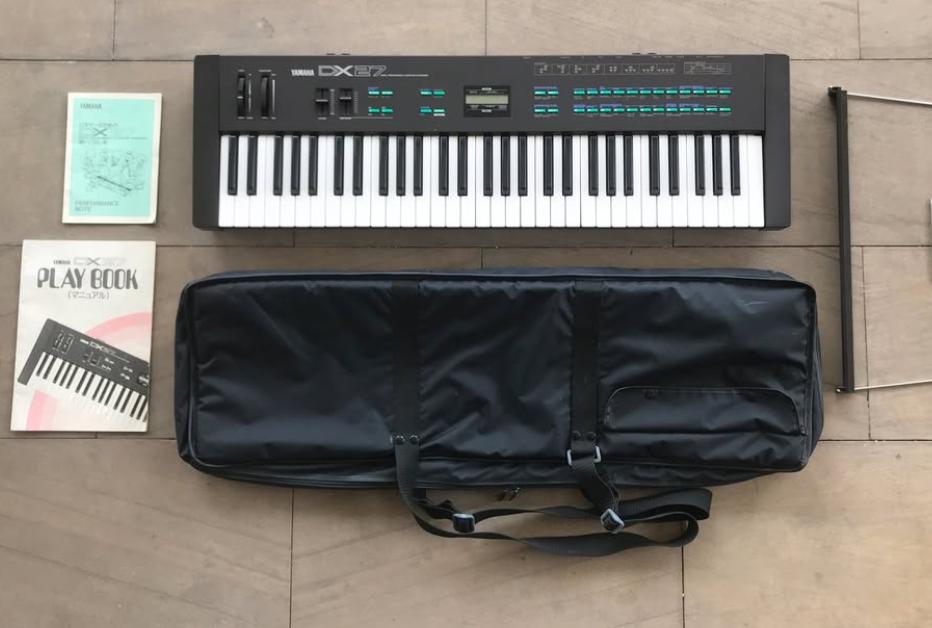 Yamaha DX27 Digital Synthesizer with Bag (Made in Japan)