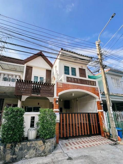 ขายทาวน์เฮ้าส์ 2 ชั้น ซอยลาดปลาเค้า 50 ใกล้ BTS เกษตร เพียง 6 นาที พร้อมอยู่