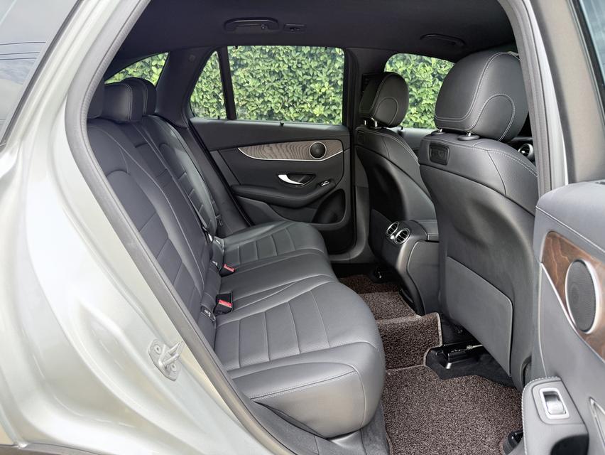 Benz GLC220d 4Matic ปี 2020 สภาพสวย สีเดิมทั้งคัน รูปที่ 8