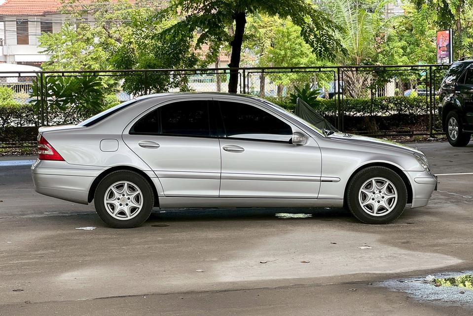 Mercedes-Benz C180 Classic W203 AT ปี 2004 4