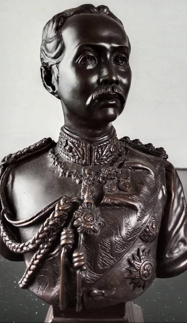 627.พระบรมรูปหล่อครึ่งพระองค์ในหลวงรัชกาลที่5 พระบาทสมเด็จพระปรมินทรมหาจุฬาลงกรณ์ พระจุลจอมเกล้าเจ้าอยู่หัว 2