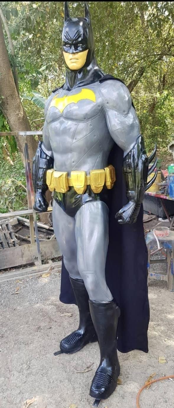 หุ่นจำลองฮีโร่แบทแมน หุ่นแบทแมนไฟเบอร์กลาส ขนาดสูง2เมตร มือหนึ่ง 5