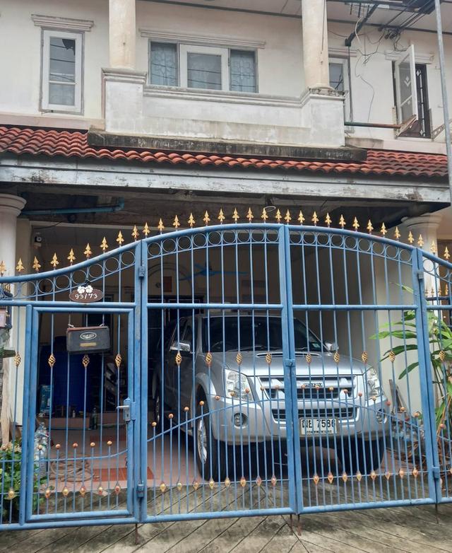 ทาวน์เฮ้าส์ 3 ห้องนอน 2 ห้องน้ำ ต่อเติมครัวพร้อมเข้าอยู่ 1