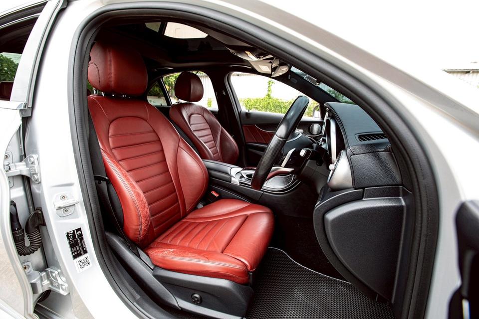 Benz C300 AMG Bluetec ปี 2015 สีเทา เบาะแดง  10