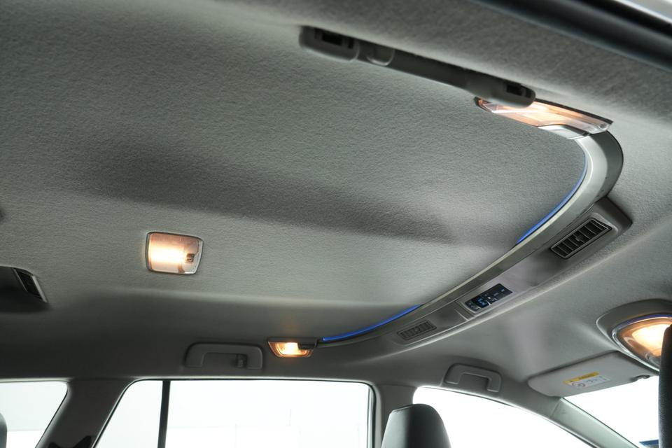 2020 TOYOTA INNOVA 2.8 V Crysta Wagon สีขาว เลขไมล์ 55358 กม. 11