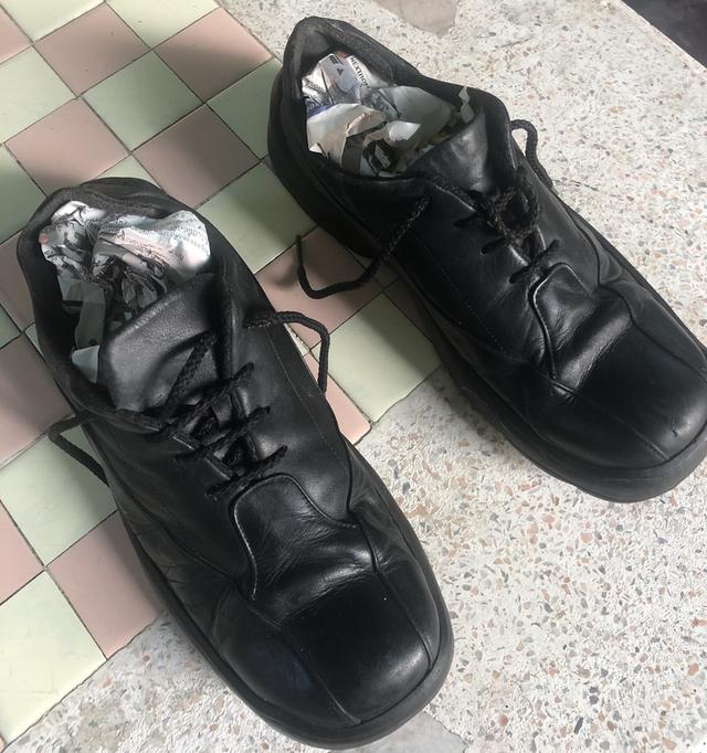 รองเท้าทำงาน สีดำ